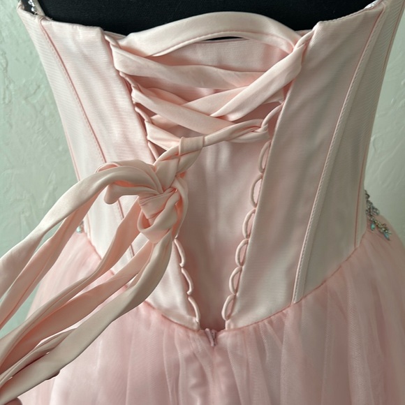 Off-shoulder beaded corset baby pink dress - Picture 4 of 7